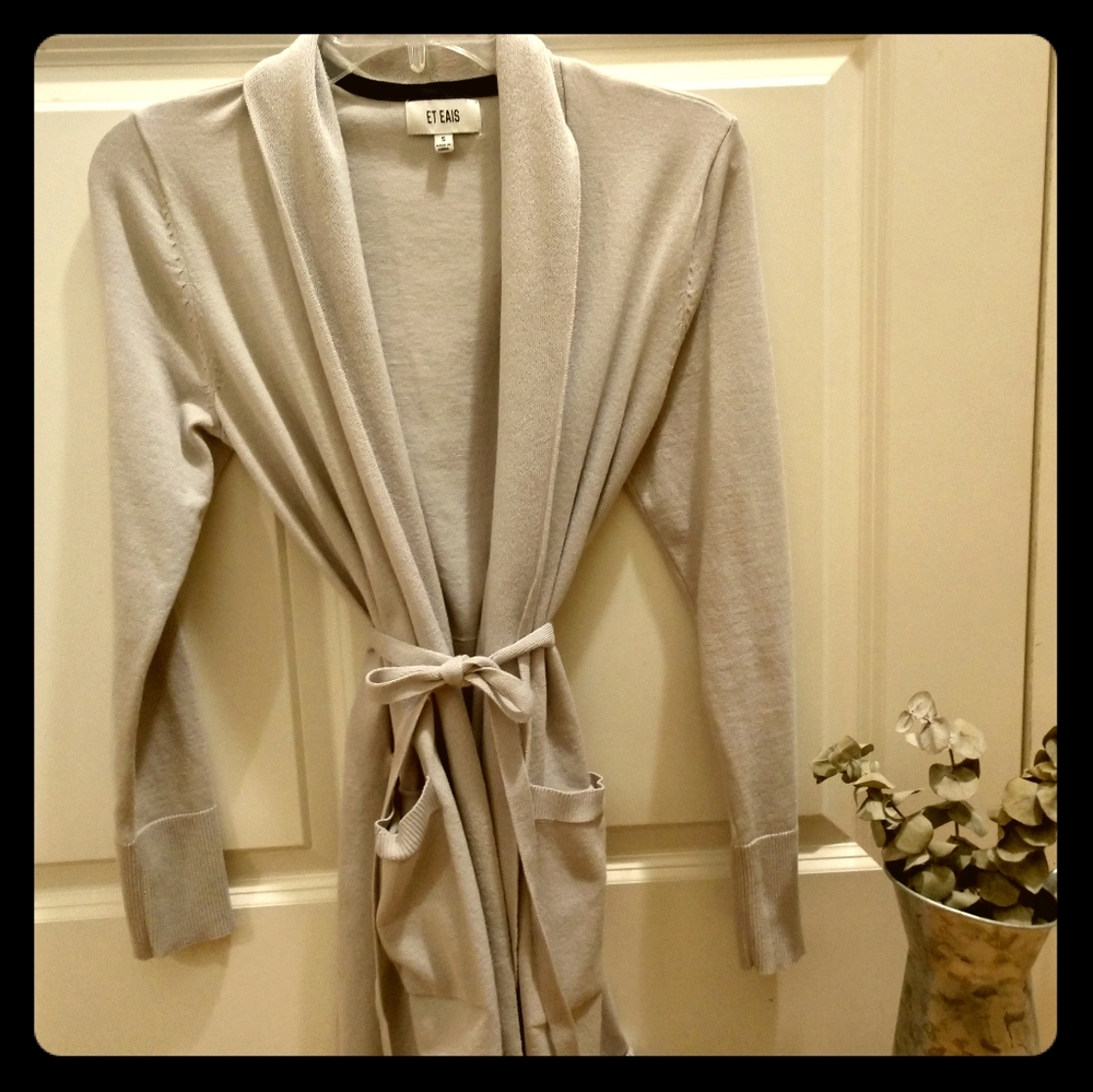 Et Eais like new women's grey cardigan